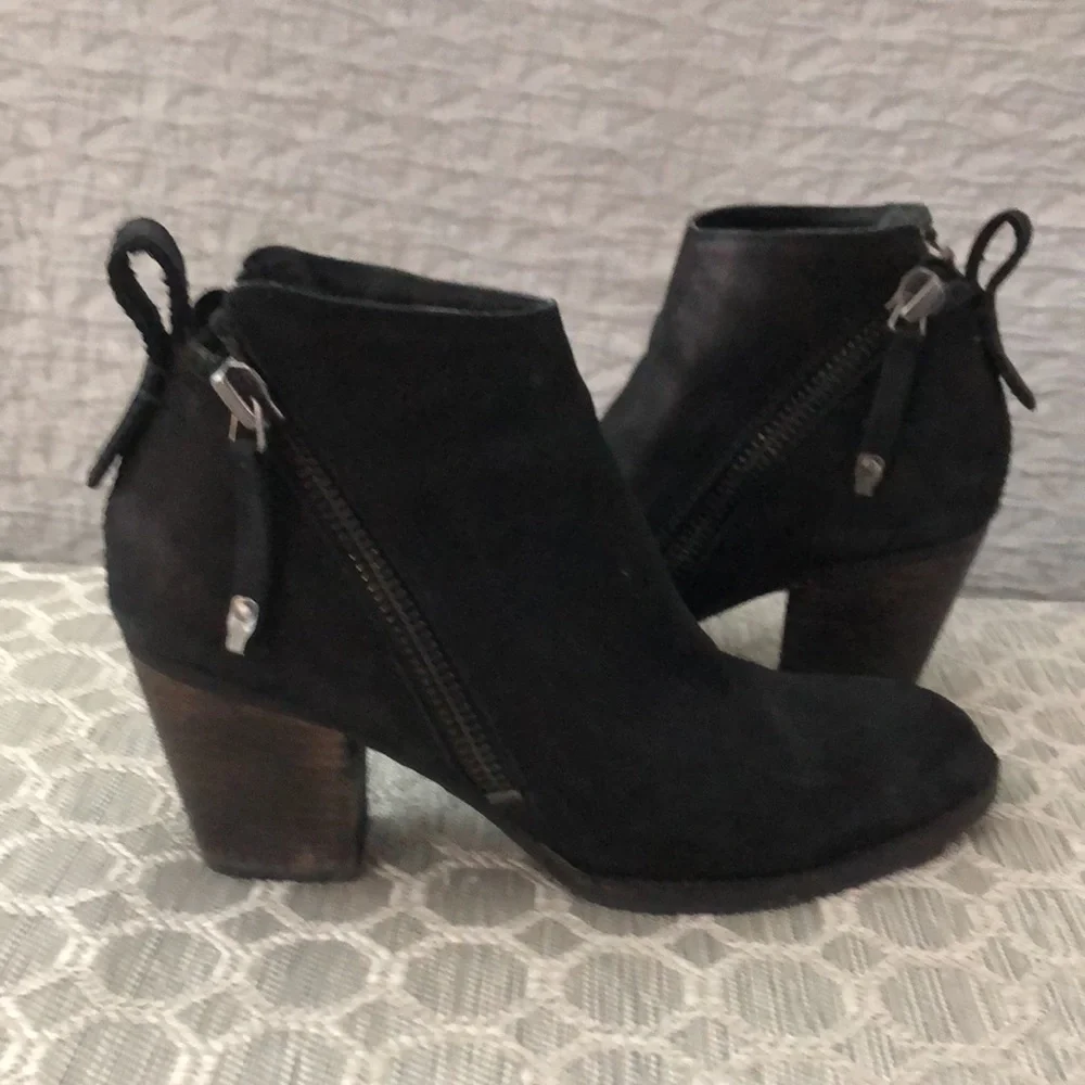 Dolce Vita Jaeger Bootie, Double Side Zip. Color: Black. Size 7 - Picture 1 of 13